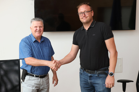 Nogometno igrišče Koleno umetna trava podpis pogodbe 04 Foto Ljubo Vukelič